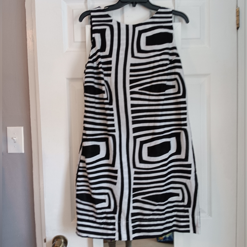 Yevu Black and White Geometric Pattern Dress Size M - Picture 2 of 3